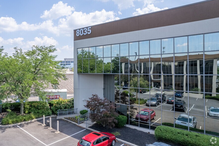 More Photos Of 8035 Hosbrook Rd, Kenwood Unknown For Lease