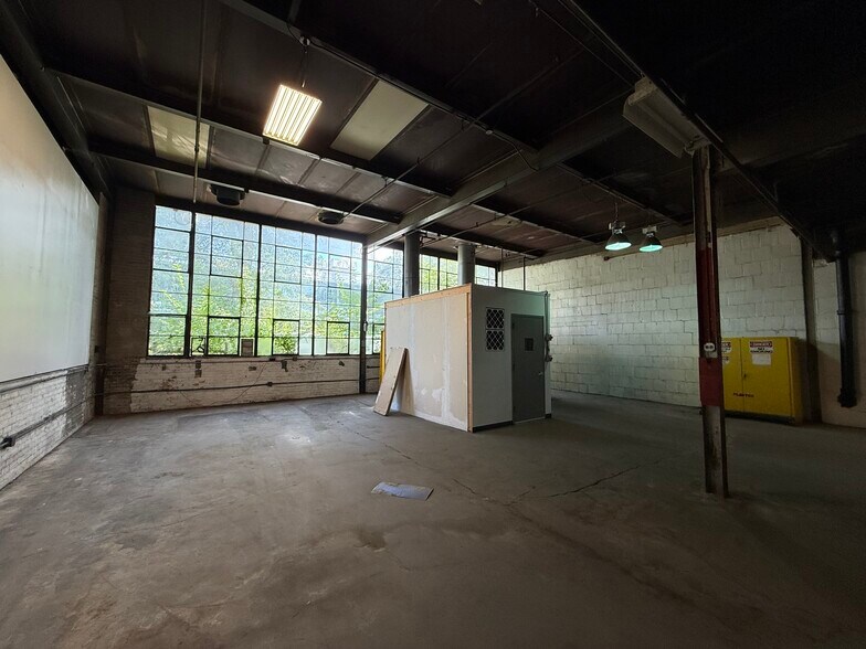 More Photos Of 1820 N Major Ave, Chicago Distribution For Lease