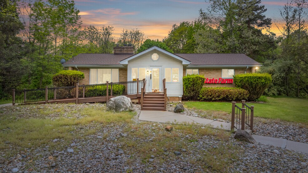Primary Photo Of 7217 Sashabaw Rd, Village of Clarkston Office Residential For Sale