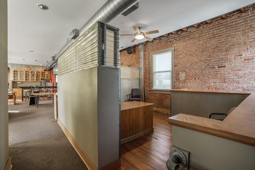 More Photos Of 2510 E 85th St, Kansas City Flex For Sale