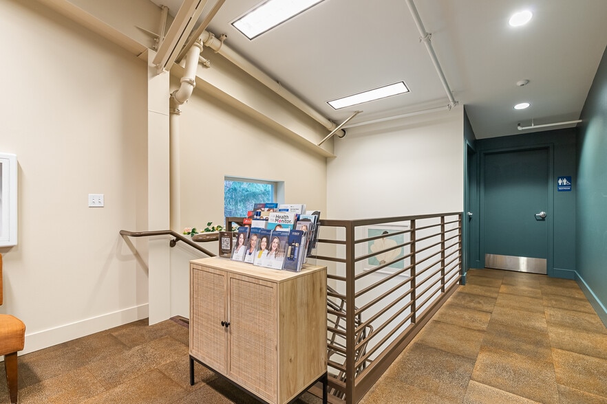 More Photos Of 905 Squalicum Way, Bellingham Flex For Sale