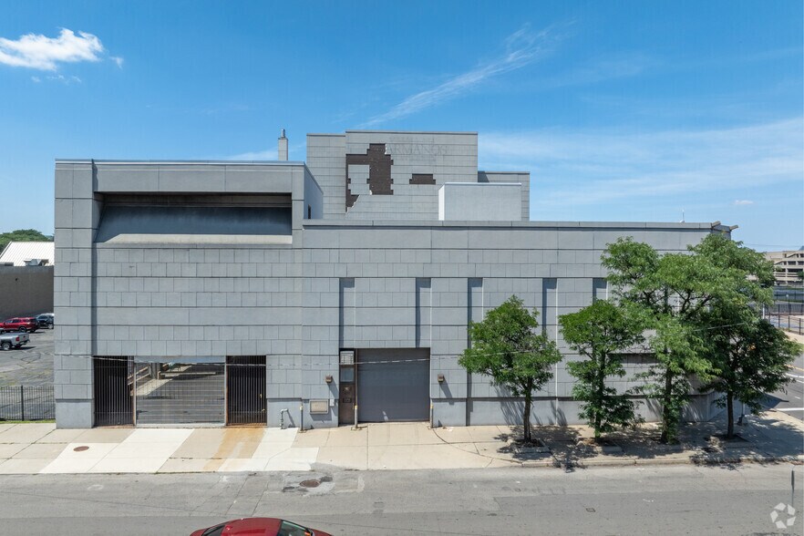 More Photos Of 110 E Warren Ave, Detroit Medical For Lease