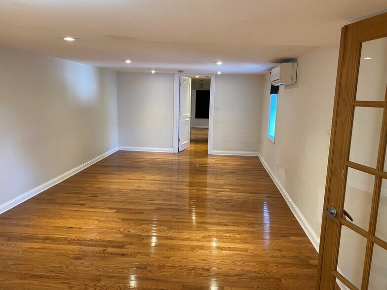 More Photos Of 12347 Carroll Ave, Rockville Service For Lease