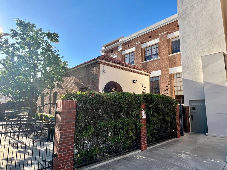 More Photos Of 1707 Eye St, Bakersfield Office For Lease