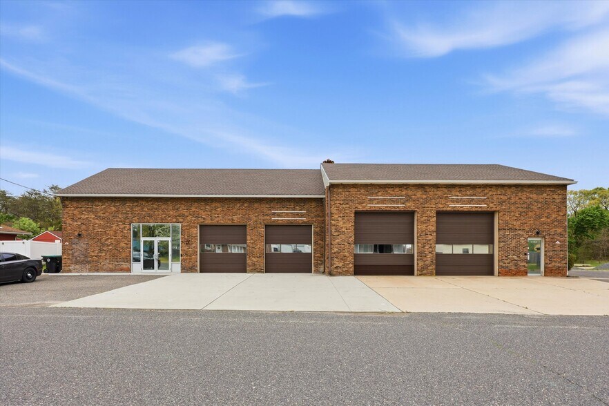 More Photos Of 525 Oakland Ave, Berlin Flex For Lease