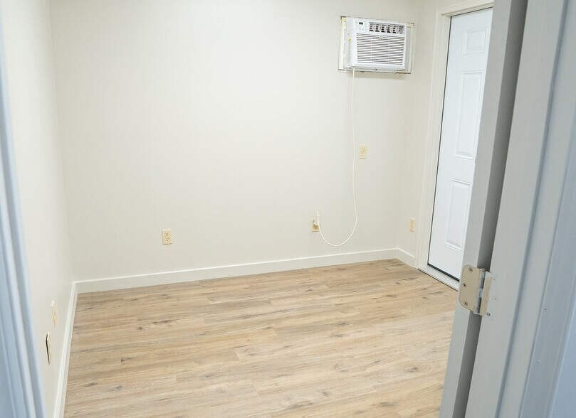 More Photos Of 1433 W Meeting St, Lancaster Self Storage For Lease