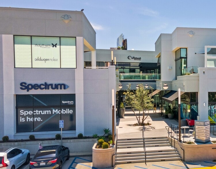 More Photos Of 17401-17405 Ventura Blvd, Encino General Retail For Lease