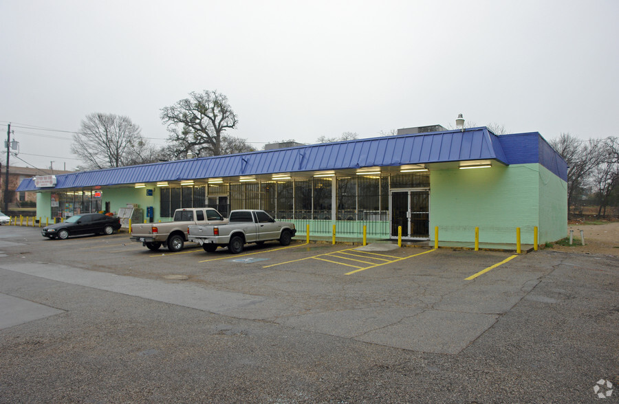 Primary Photo Of 640 E Colorado Blvd, Dallas Convenience Store For Sale