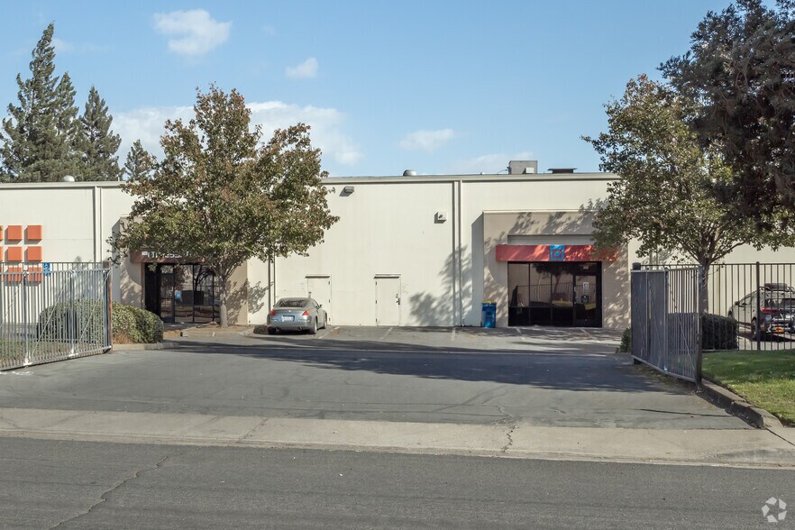 More Photos Of 5861 88th St, Sacramento Warehouse For Lease