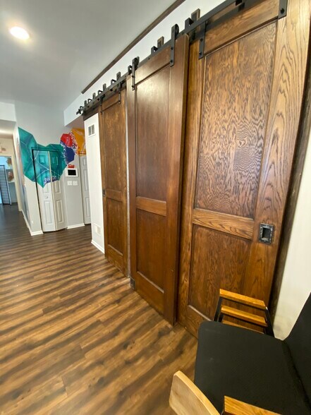 More Photos Of 72-76 N Broadway St, Des Plaines Light Distribution For Sale