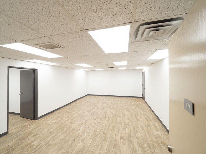 More Photos Of 1043 S York Rd, Bensenville Office Residential For Sale