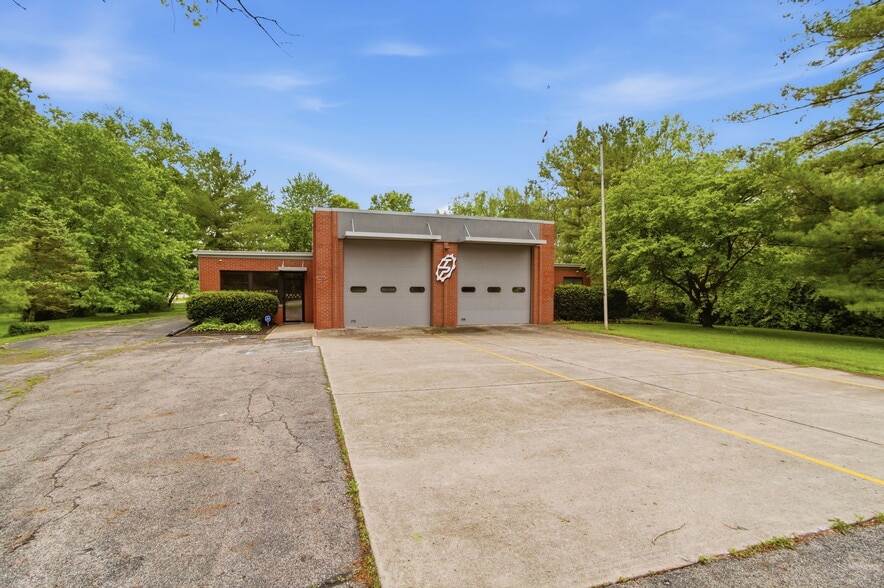 More Photos Of 7731 Traders Ln, Indianapolis Office For Sale
