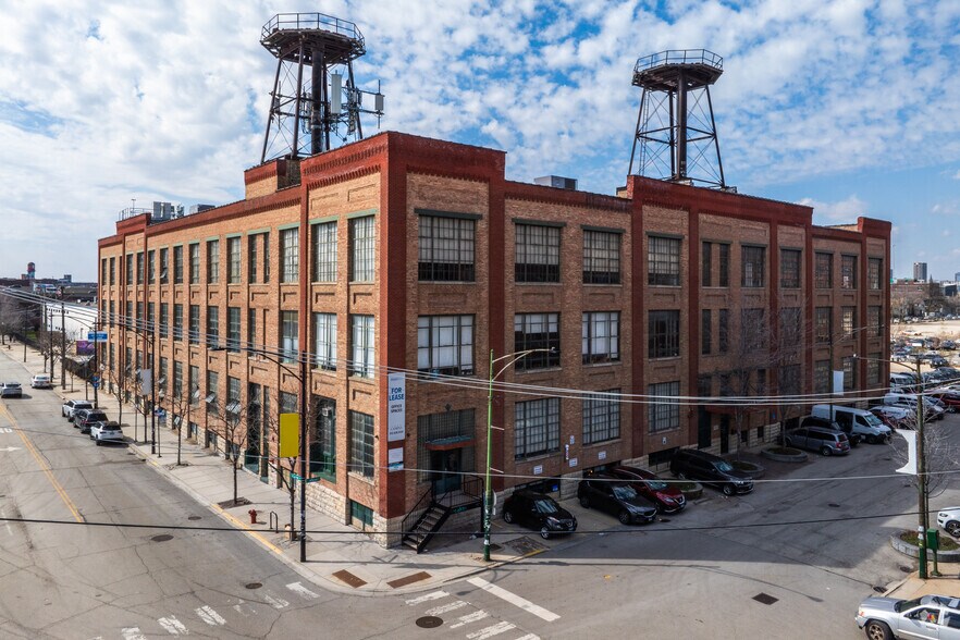 Primary Photo Of 600 W Cermak Rd, Chicago Loft Creative Space For Lease