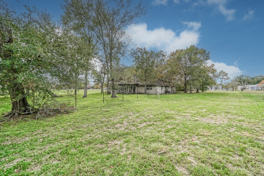More Photos Of 503 N Friendswood Dr, Friendswood Land For Sale