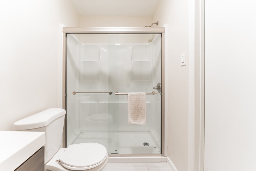 More Photos Of 2619 W 9th St, Chester Office For Lease