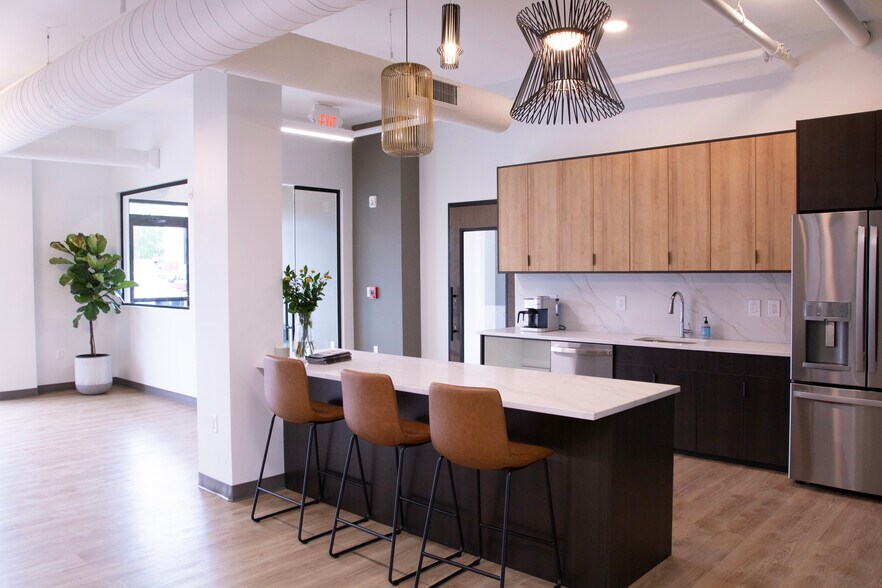 More Photos Of 27 S Squirrel Rd, Auburn Hills Coworking Space