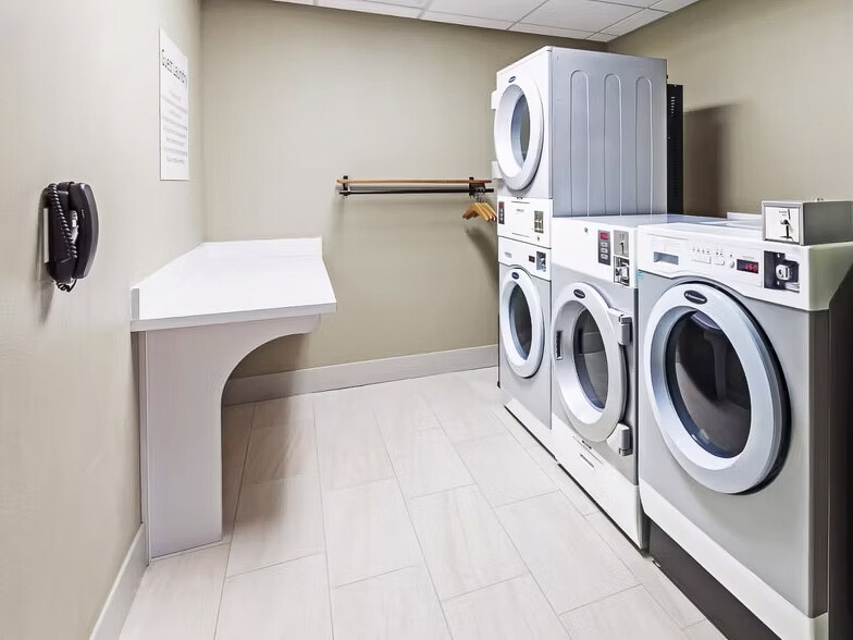 More Photos Of 3401 Blue Comet Dr, Chanute Hotel For Sale