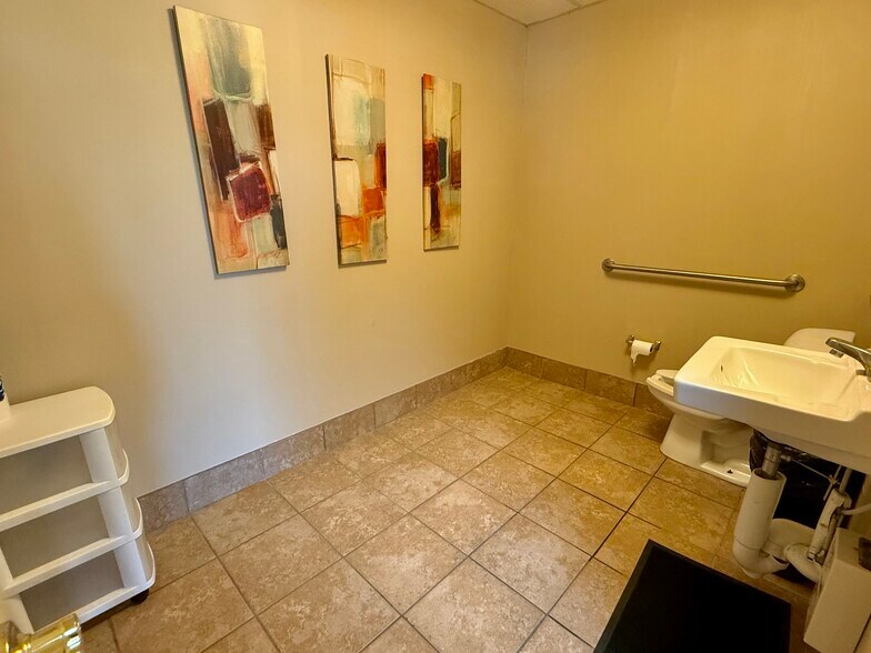 More Photos Of 2120 N 14th St, Ponca City Freestanding For Lease