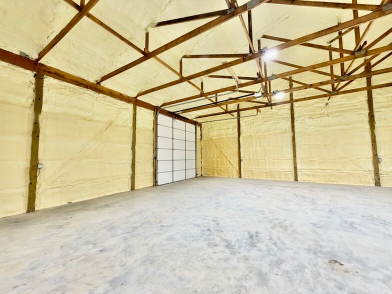 More Photos Of 1030 Moccasin ave, Tahlequah Flex For Lease