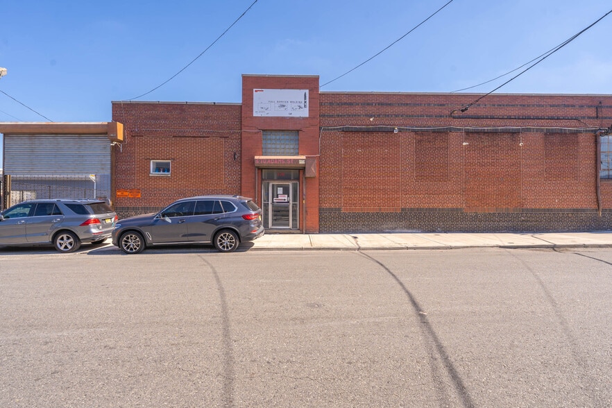 More Photos Of 370-376 Adams St, Newark Warehouse For Lease