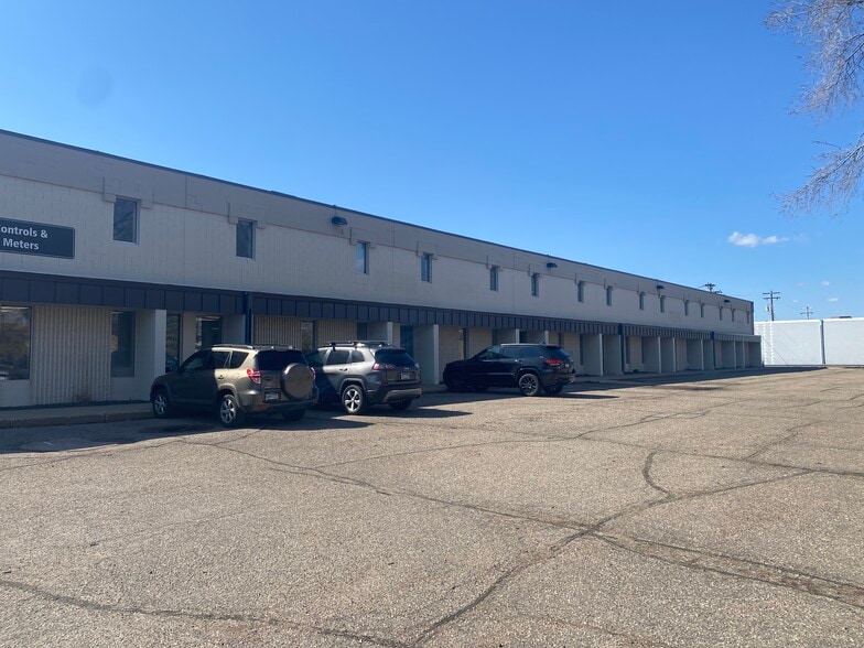 More Photos Of 8892-8910 Wentworth Ave S, Bloomington Light Manufacturing For Lease