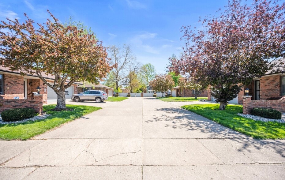 More Photos Of 714 College Dr, Anderson Apartments For Sale