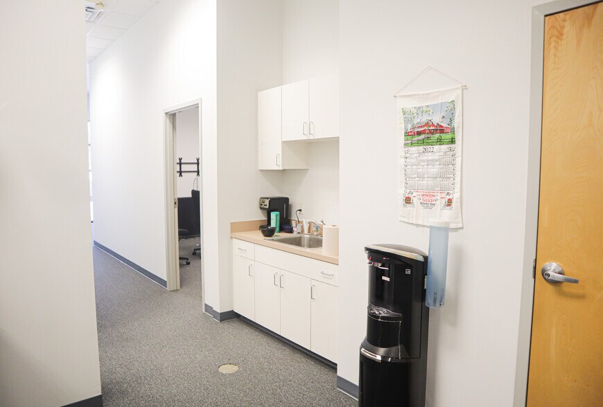 More Photos Of 8810 Westgate Park Dr, Raleigh Flex For Lease