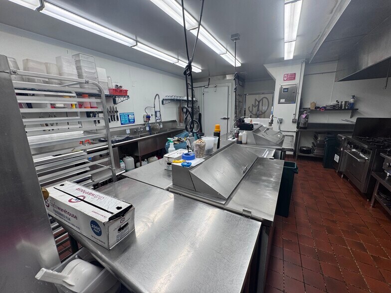 More Photos Of 14554 Big Basin Way, Saratoga Storefront Retail Office For Lease