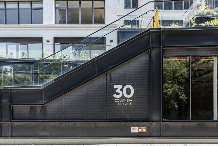 More Photos Of 25 Columbia Hts, Brooklyn Office For Lease
