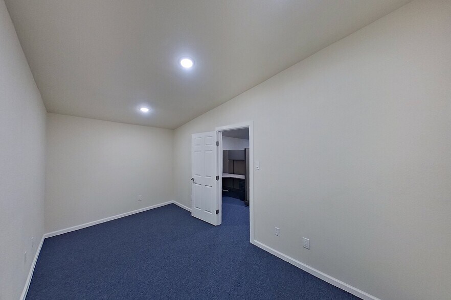 More Photos Of 26519 Oak Ridge Dr, Spring Storefront Retail Office For Sale