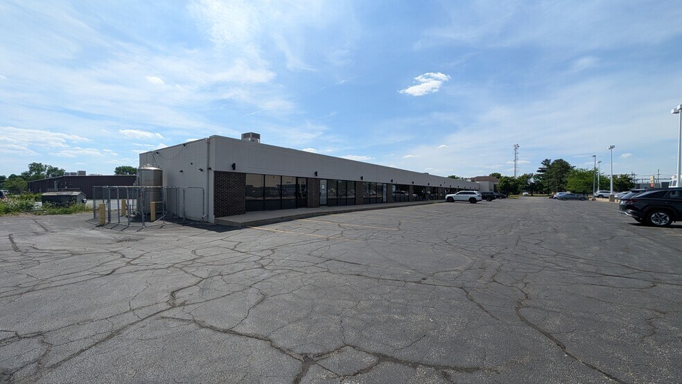 More Photos Of 236 W Edison Rd, Mishawaka Freestanding For Lease