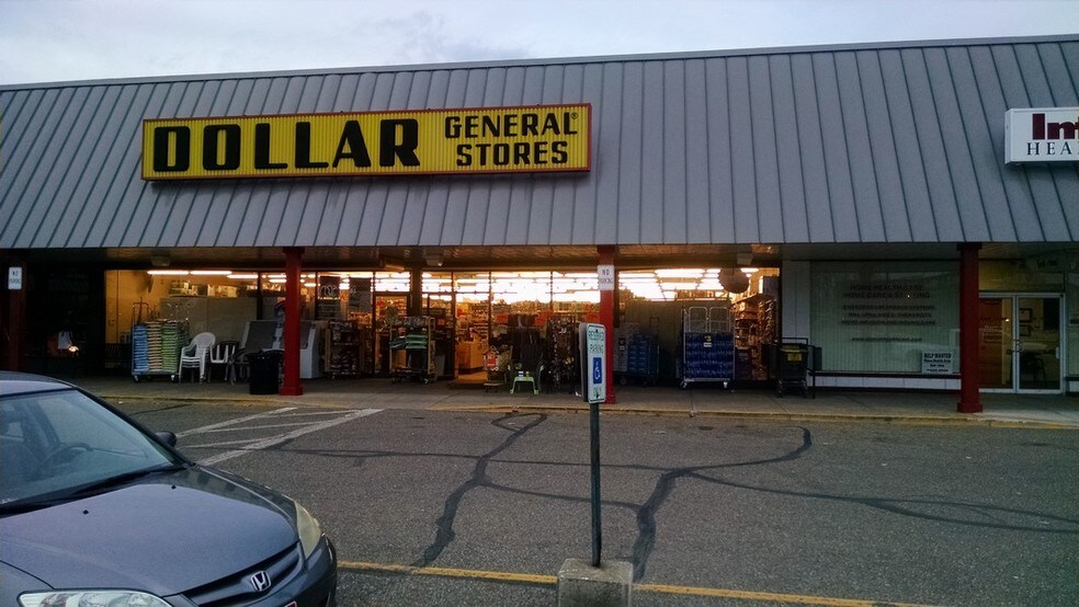 More Photos Of 300-499 Downtowner Plz, Coshocton General Retail For Sale