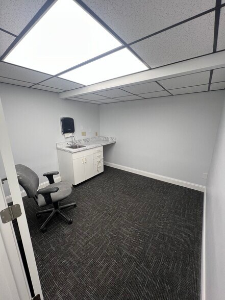 More Photos Of 208 N Shiawassee St, Owosso Office For Lease