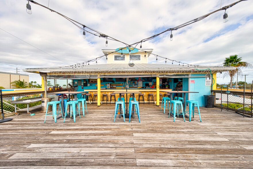 More Photos Of 400-408 W Cocoa Beach Cswy, Cocoa Beach Restaurant For Sale