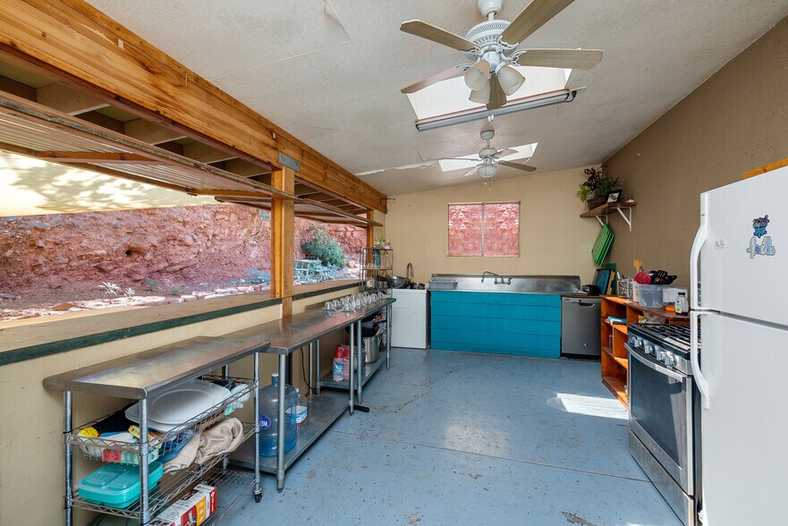 More Photos Of 2115 Mountain Rd, Sedona Warehouse For Sale