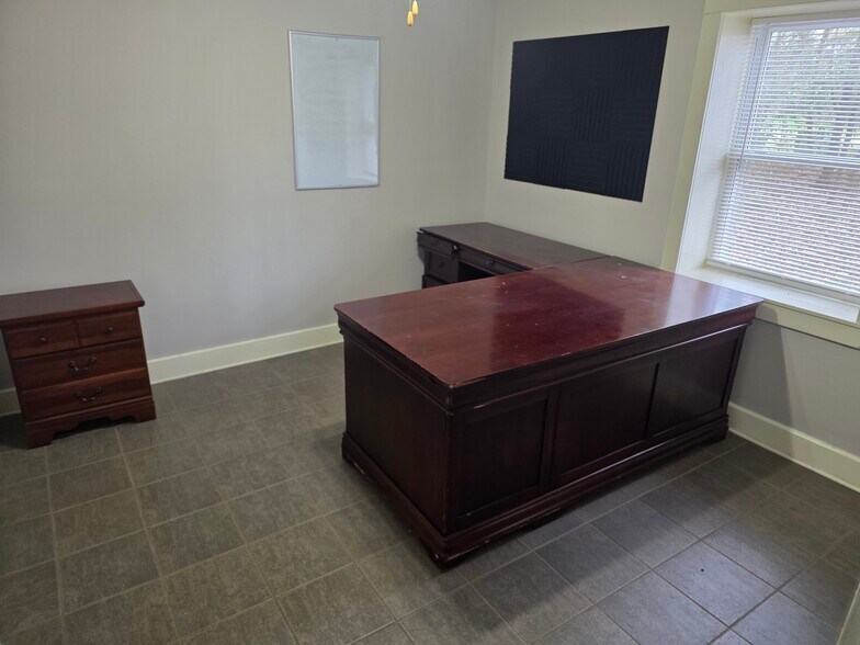 More Photos Of 16885 Rabon Chapel Rd, Montgomery Office For Sale