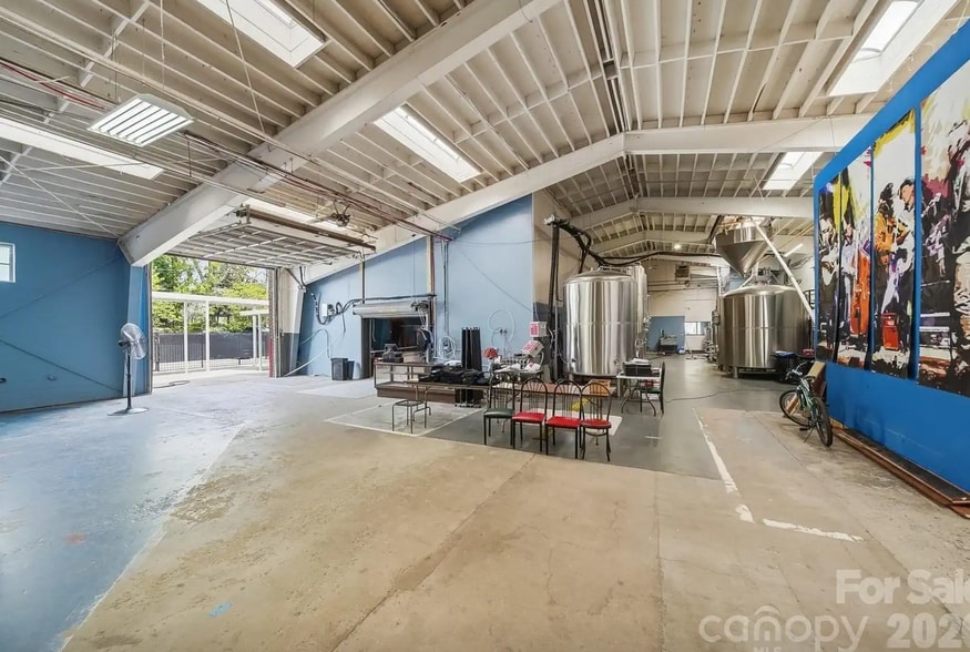 More Photos Of 47 Duke St, Granite Falls Bar For Sale