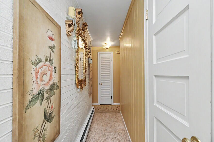 More Photos Of 524 State Route 314 N, Ontario Specialty For Sale