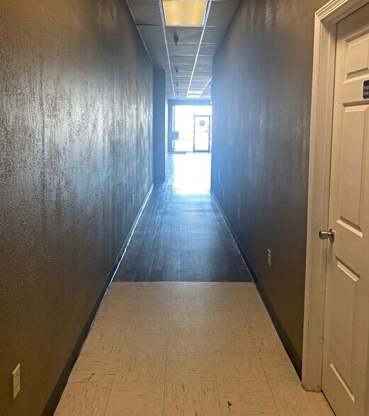 More Photos Of 1 Cherry Tree Plz, Washington Storefront For Lease