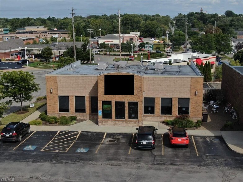 More Photos Of 540 Water St, Chardon Fast Food For Lease