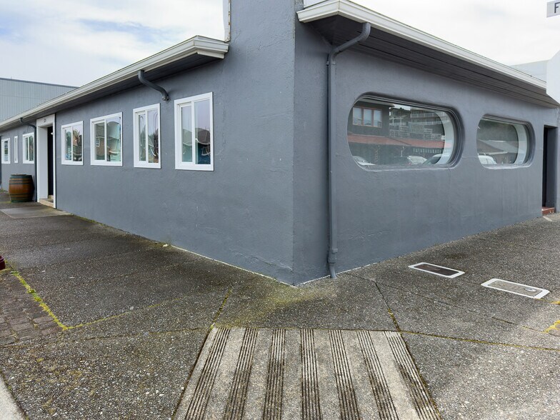 More Photos Of 125 Baltimore Ave SE, Bandon General Retail For Sale