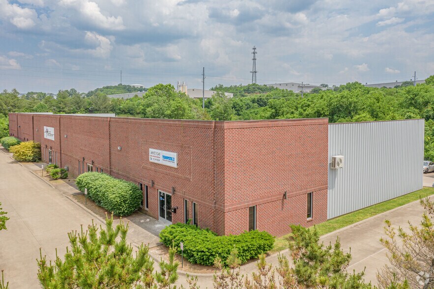 Primary Photo Of 225 Molly Walton Dr, Hendersonville Flex For Lease