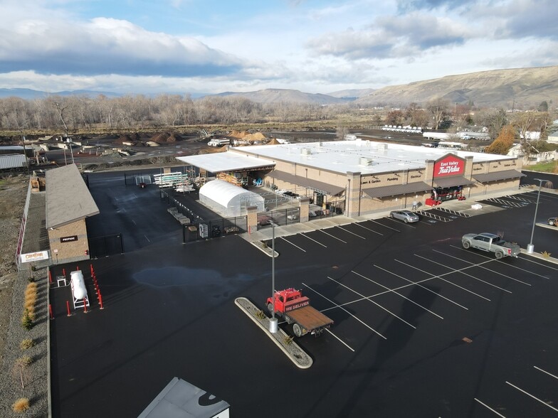 More Photos Of 104 Butterfield Rd, Yakima General Retail For Sale
