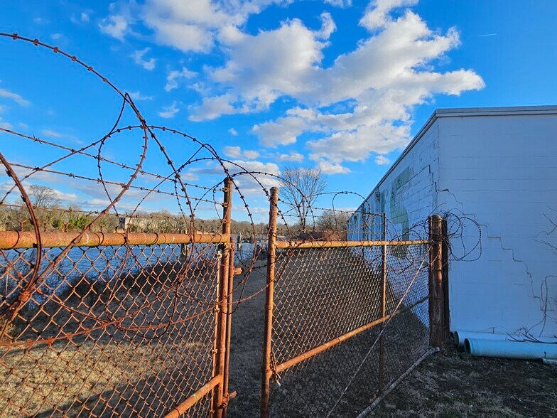 More Photos Of 173 Water St, Bridgeton Warehouse For Sale