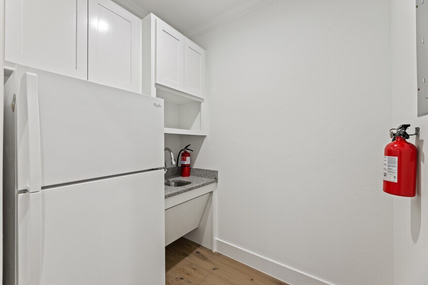 More Photos Of 2785 Rockbrook Dr, Lewisville Medical For Lease