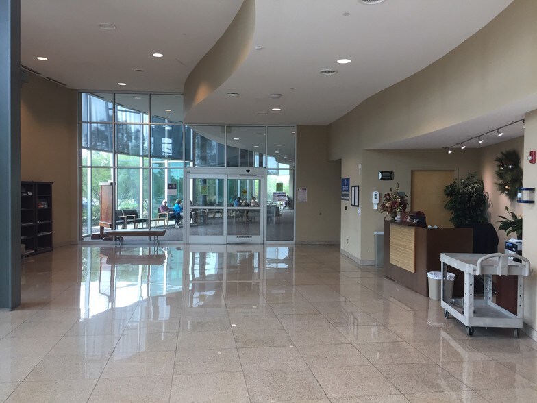 More Photos Of 961 S Gloster St, Tupelo Hospital For Lease