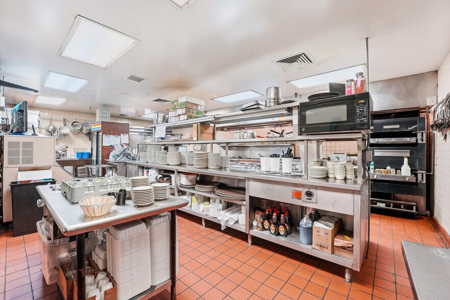More Photos Of 2305 Wilmington Rd, New Castle Restaurant For Sale