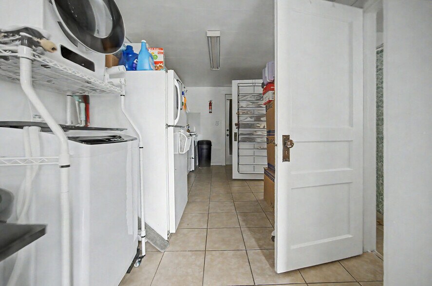 More Photos Of 630 W 6th St, Craig Apartments For Sale