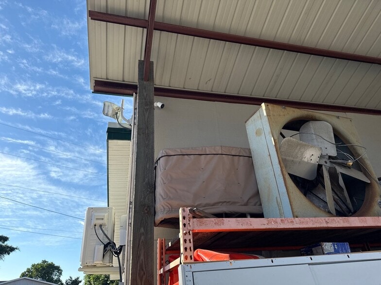 More Photos Of 460 N Franklin St, Sebring Warehouse For Sale