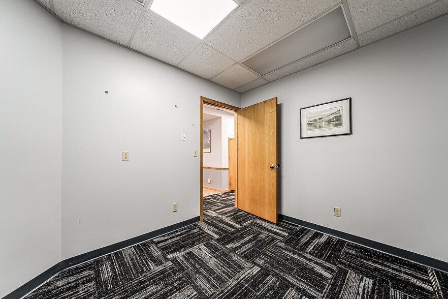 More Photos Of 4259 Lake Rd, Lorain Office For Sale